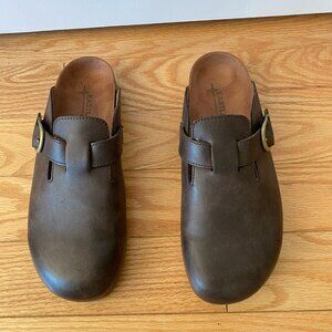 Eastland Women's Gina Clog